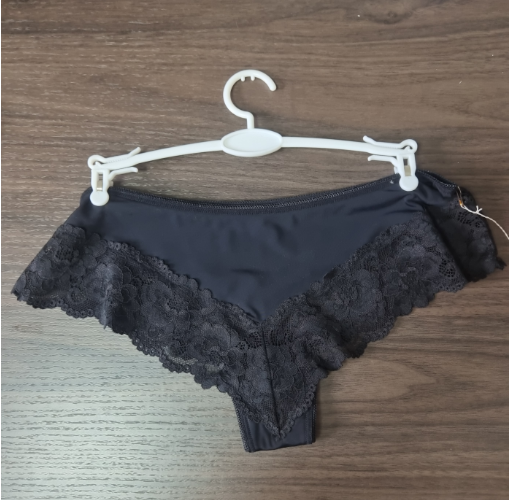 Comfortable womens lace panties in cotton and spandex